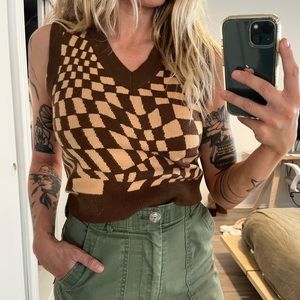 Wavy Checkered Sweater Vest- size small